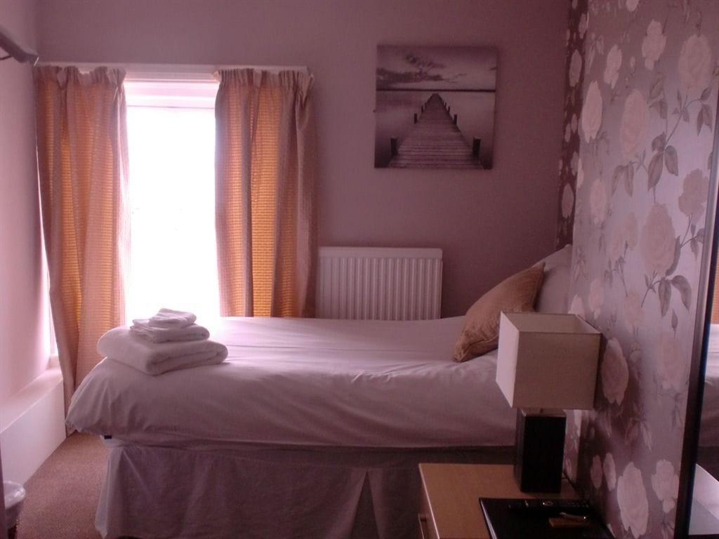 The Two Lifeboats Bed and Breakfast Sheringham Exteriör bild