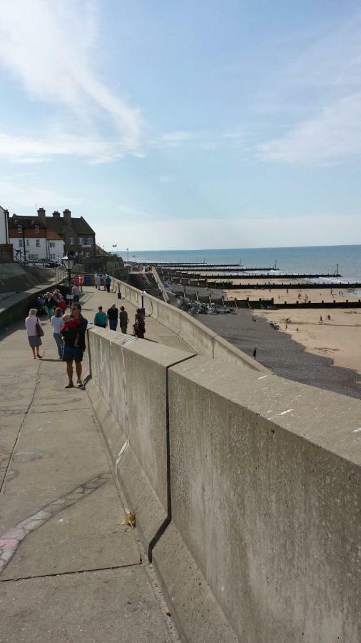 The Two Lifeboats Bed and Breakfast Sheringham Exteriör bild